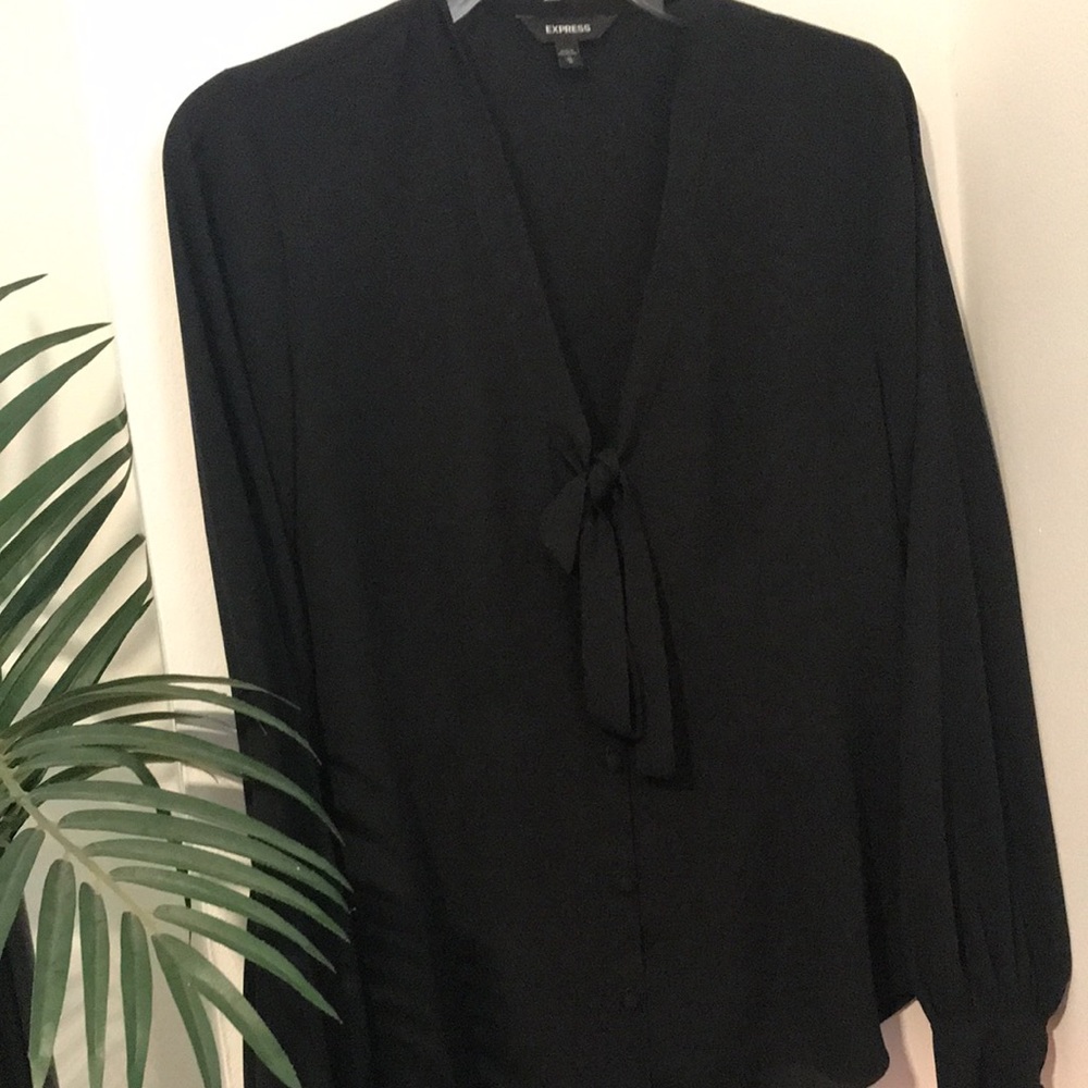 Express tie neck blouse - Picture 3 of 6
